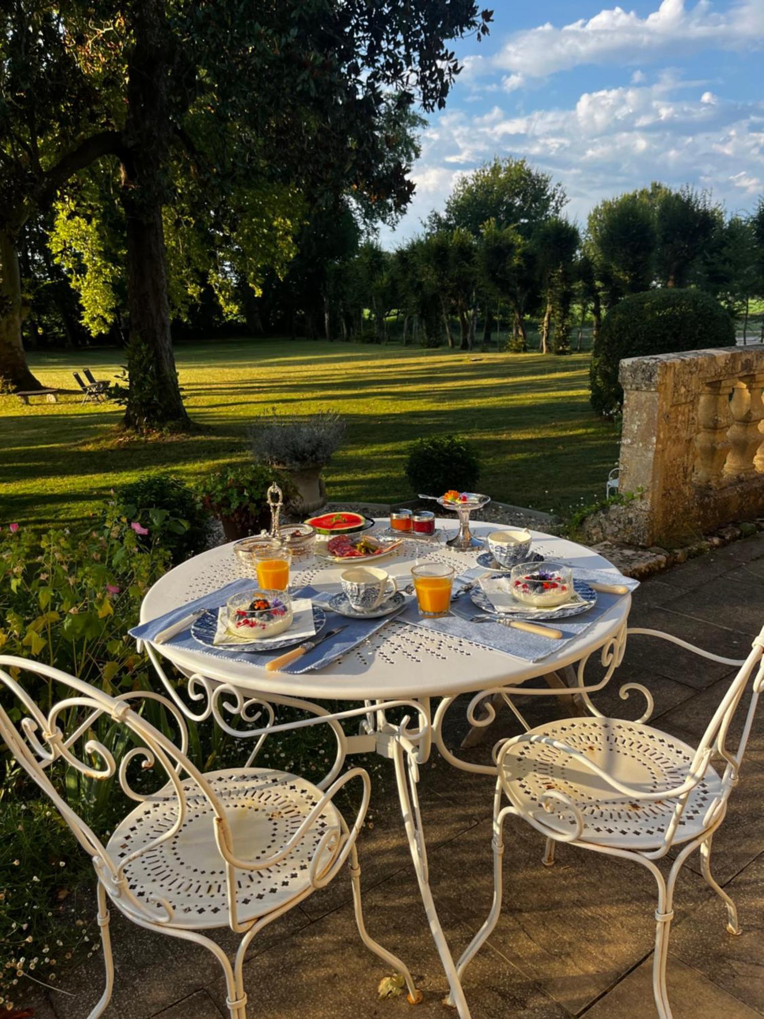 Le Bouquet Bleu Bed And Breakfast Siorac-en-Périgord Exterior photo